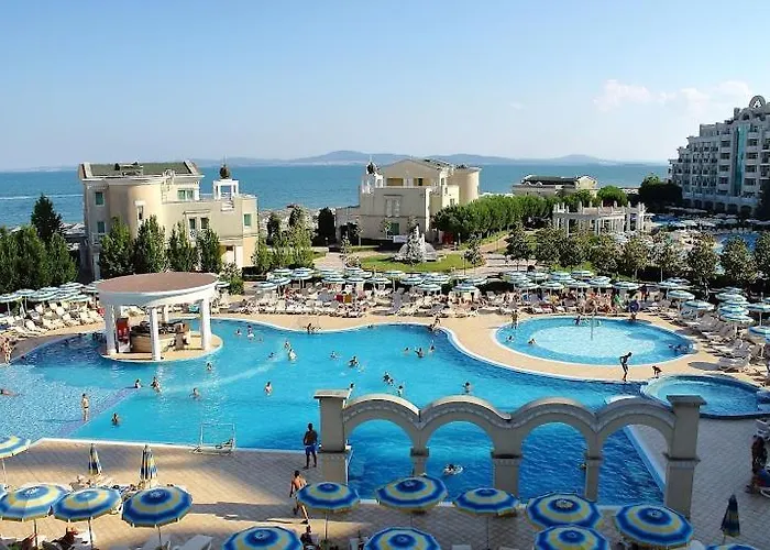 Отель Sunset Family