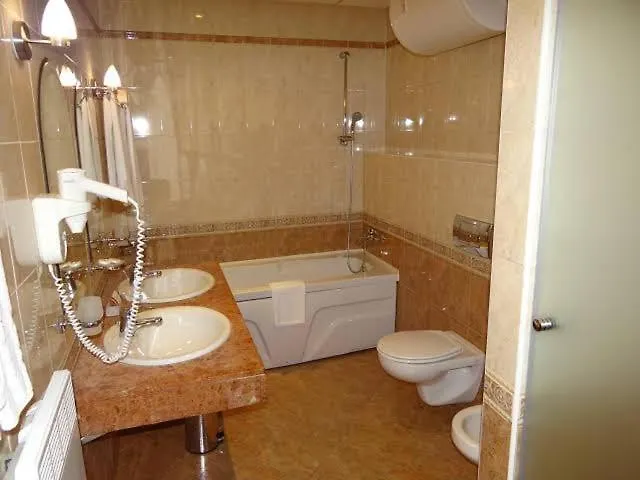 Отель Sunset Family